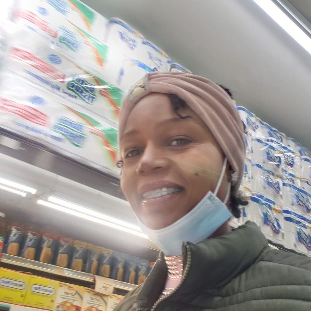 Meet your Posher, Makia